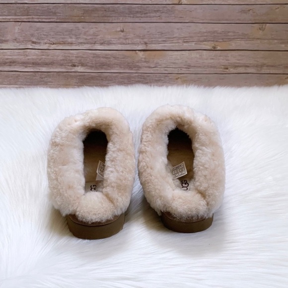 UGG Cluggette Slippers For Outdoor/Indoor Use - Picture 6 of 7
